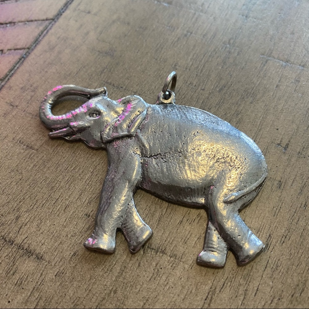 Vintage silver elephant necklace pendant 1970’s